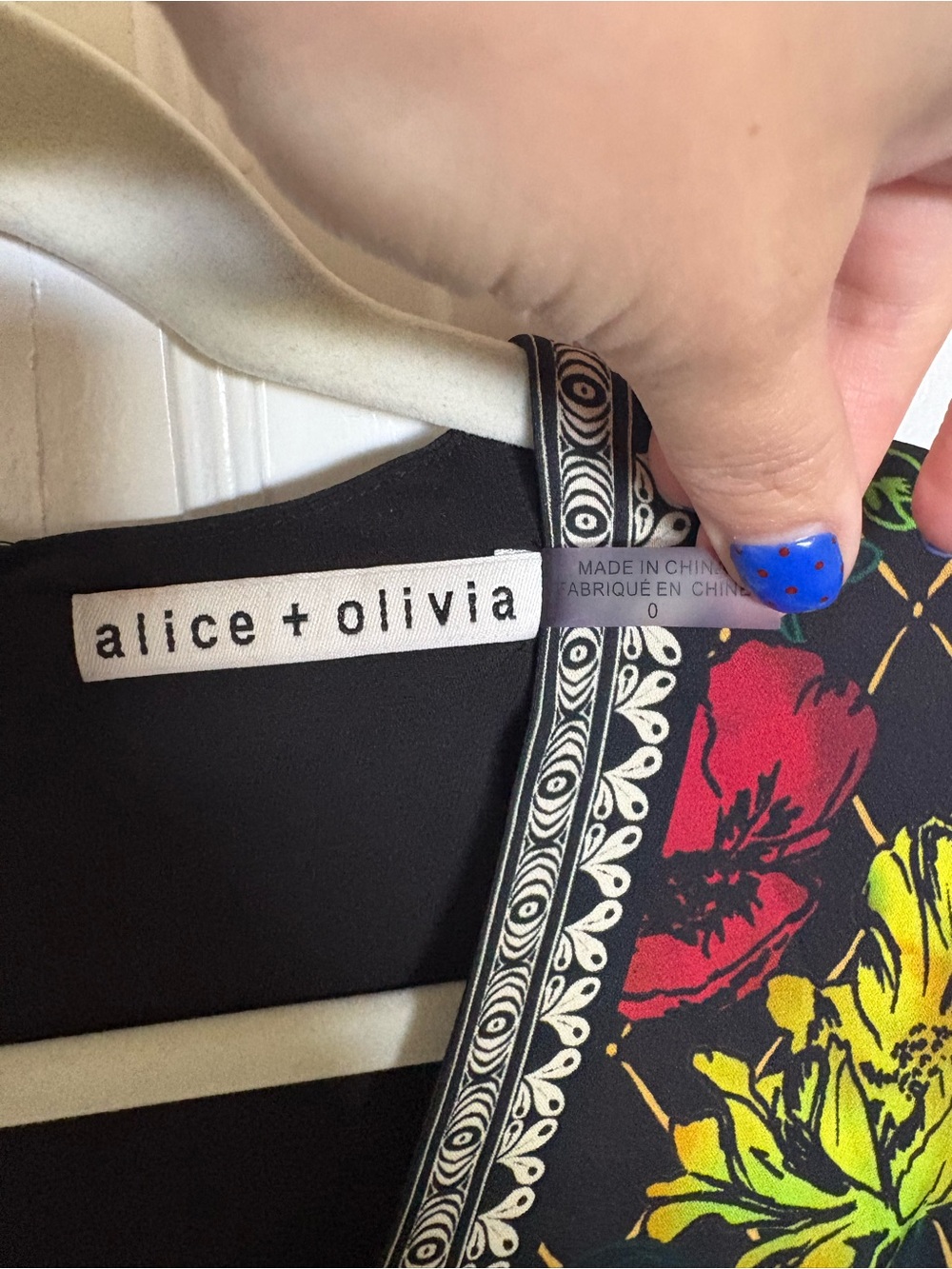 Alice + Olivia Janey V-Neck Floral Long Sleeve Midi Dress 0 - Picture 6 of 8